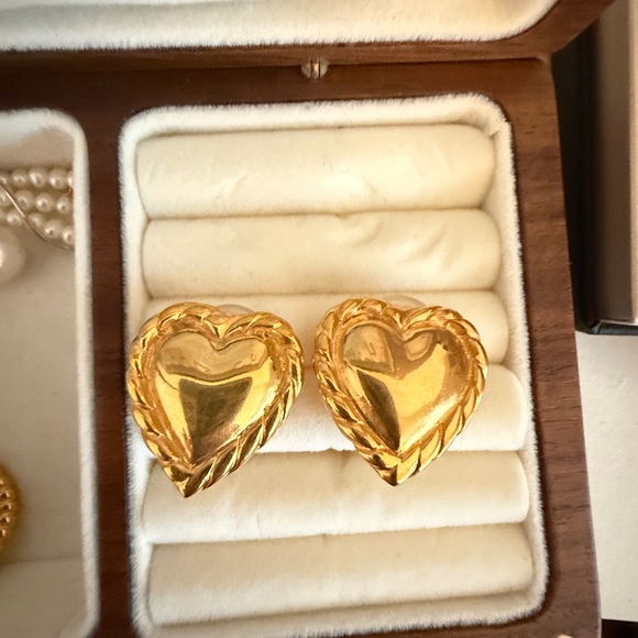 Kenneth Jay Lane Gold Classic Bow Earrings - Picture 1 of 2